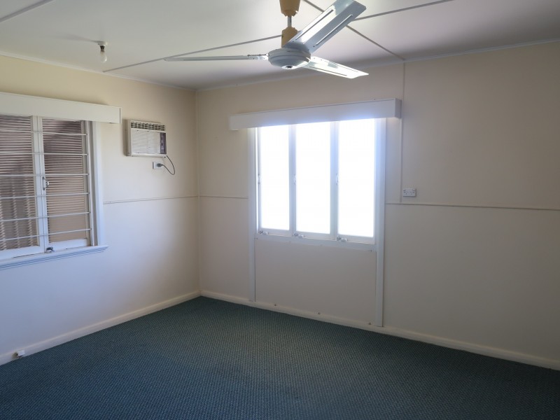 273 Buchan Street, Westcourt QLD 4870