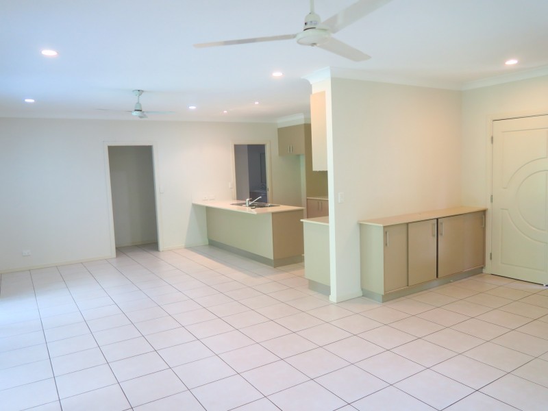 5 Dwyer Place, Redlynch QLD 4870