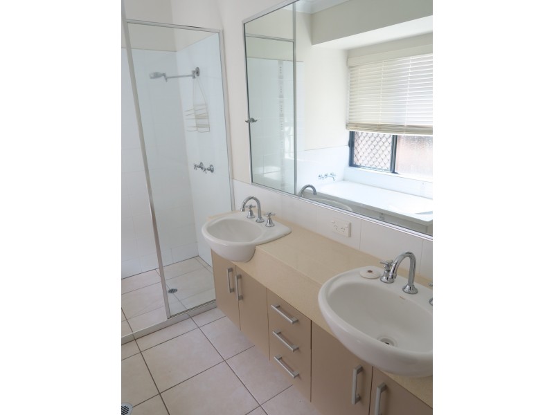 5 Dwyer Place, Redlynch QLD 4870