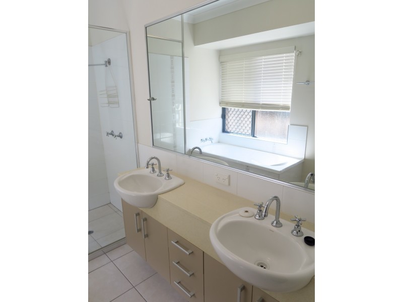 5 Dwyer Place, Redlynch QLD 4870