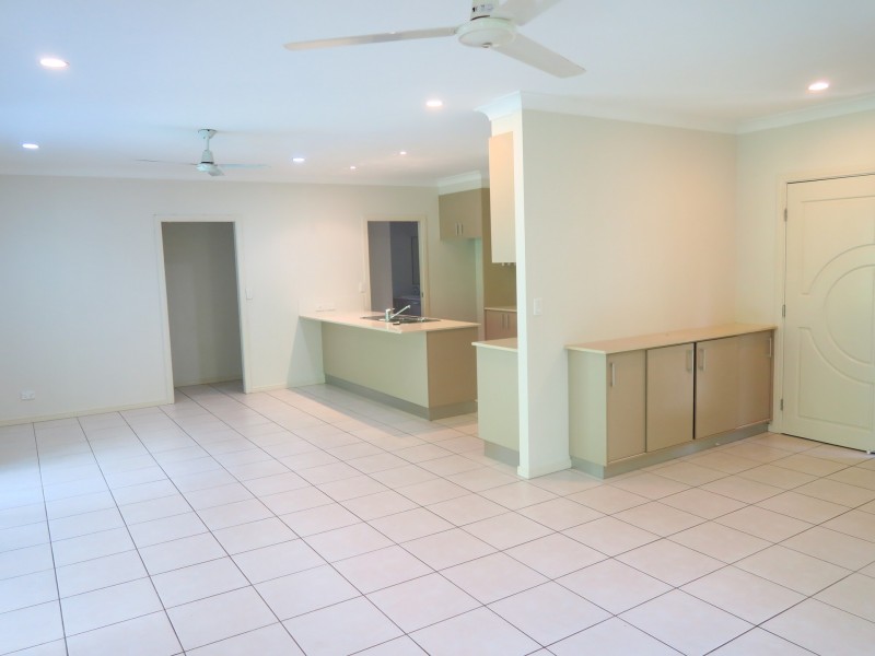 5 Dwyer Place, Redlynch QLD 4870