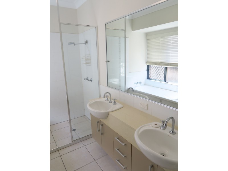 5 Dwyer Place, Redlynch QLD 4870