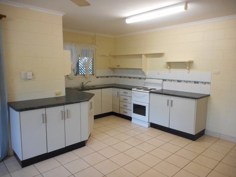 2/107 Upper Richardson Street, Whitfield QLD 4870