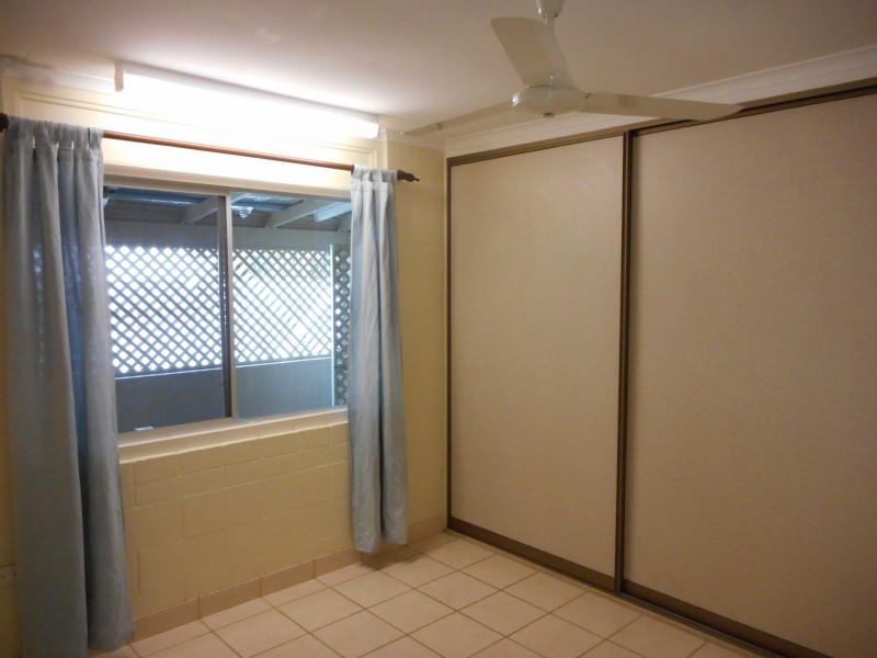 2/107 Upper Richardson Street, Whitfield QLD 4870