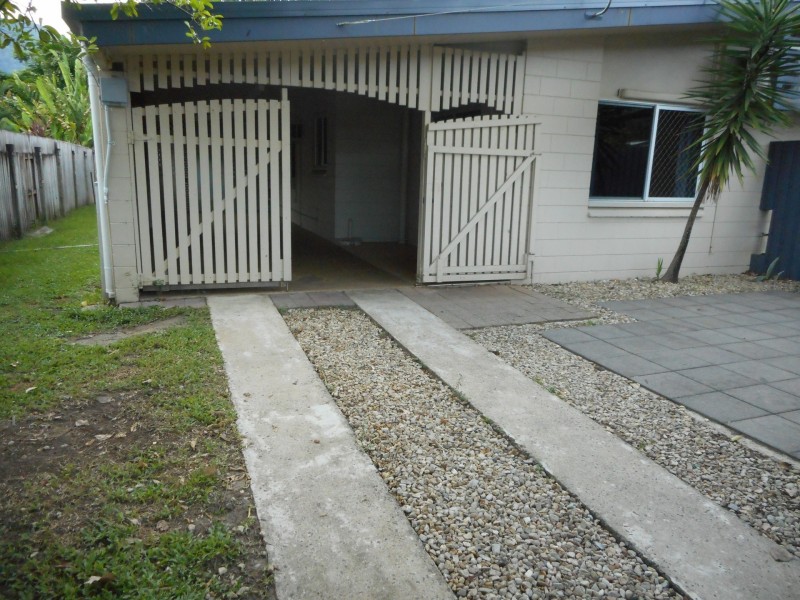 2/107 Upper Richardson Street, Whitfield QLD 4870