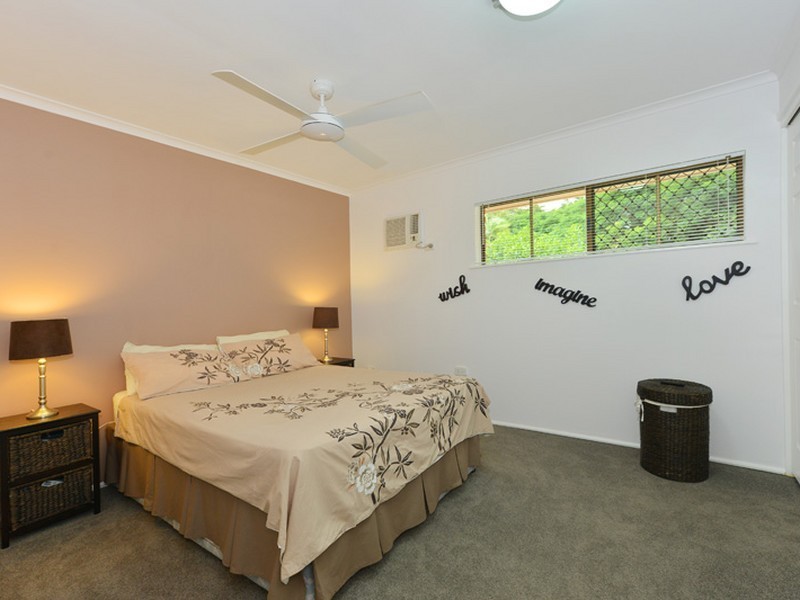 4 Arran Close, Edge Hill QLD 4870