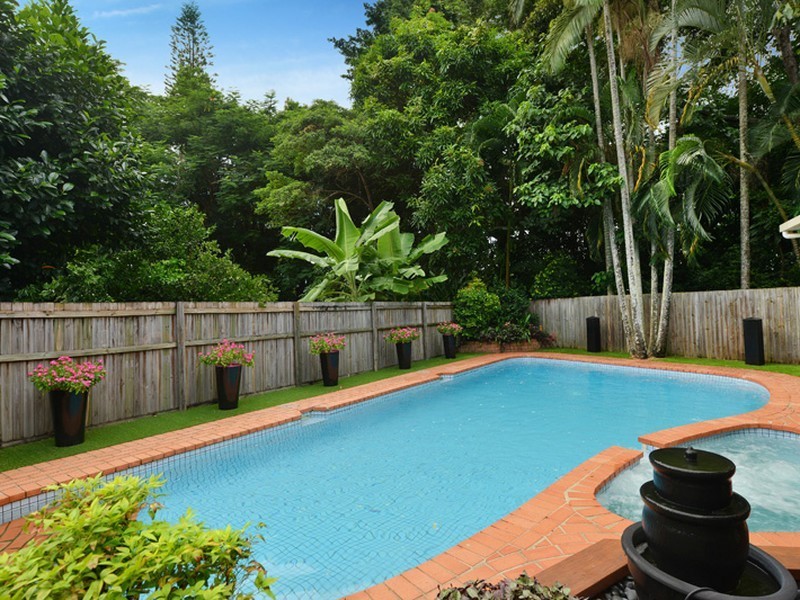 4 Arran Close, Edge Hill QLD 4870