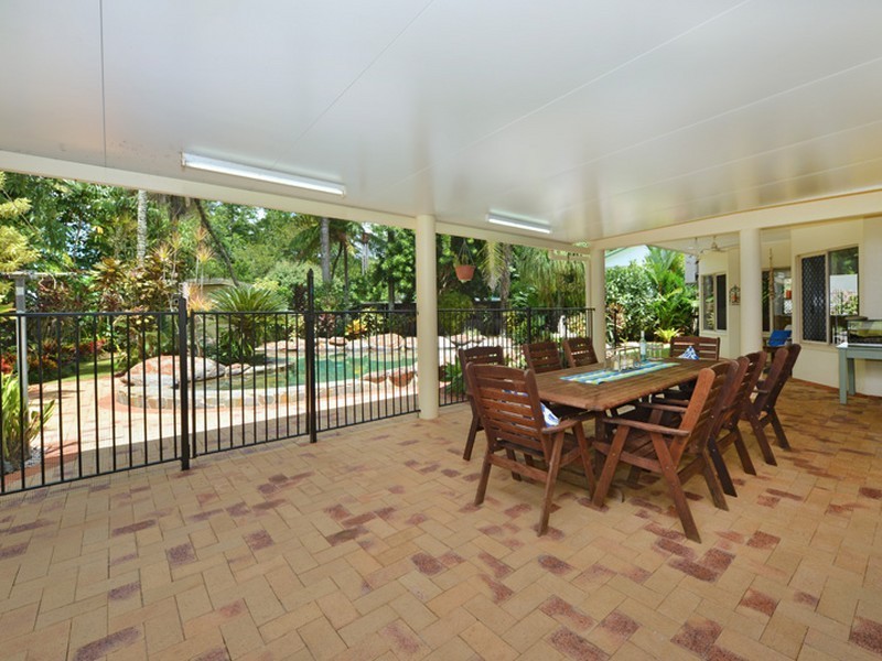 10 Spowatt Close, Kanimbla QLD 4870