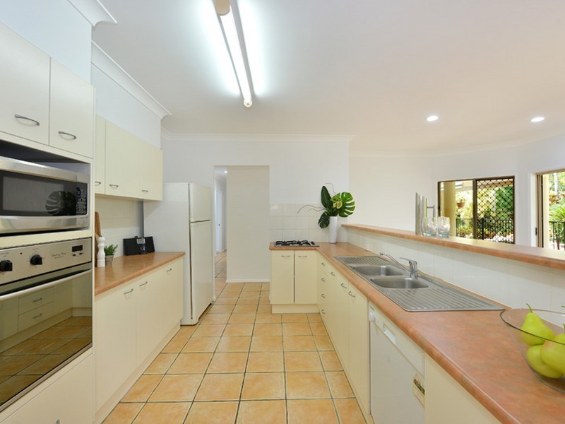 10 Spowatt Close, Kanimbla QLD 4870