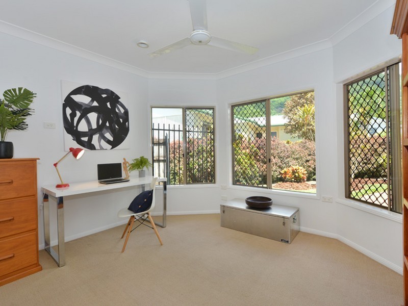 10 Spowatt Close, Kanimbla QLD 4870