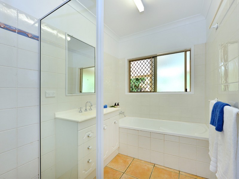 10 Spowatt Close, Kanimbla QLD 4870