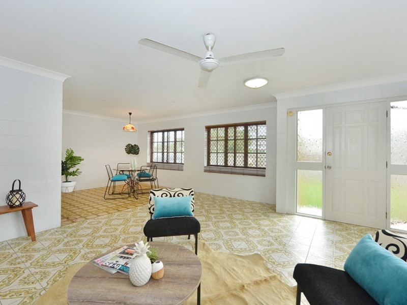 20 Primrose Street, Mooroobool QLD 4870