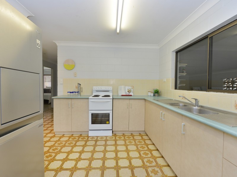 20 Primrose Street, Mooroobool QLD 4870