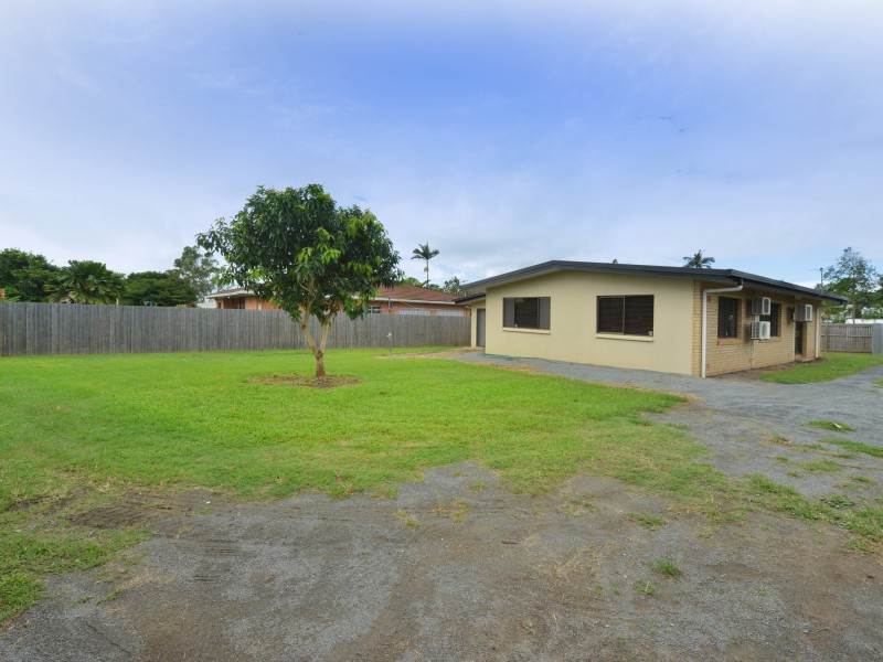 20 Primrose Street, Mooroobool QLD 4870