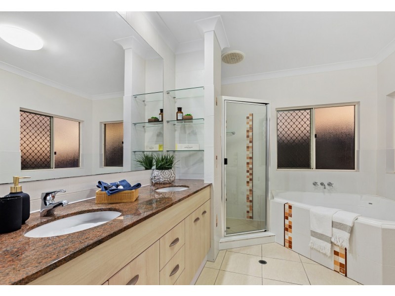 7 Vauclause Close, Brinsmead QLD 4870