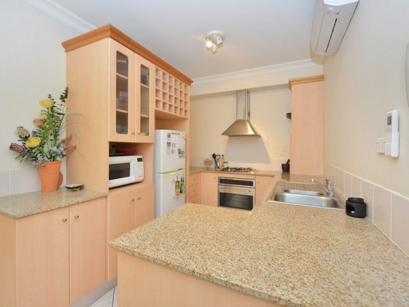 1126/2 Greenslopes Street, Cairns North QLD 4870