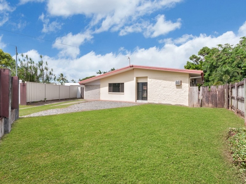 1 Frances Street, Mooroobool QLD 4870