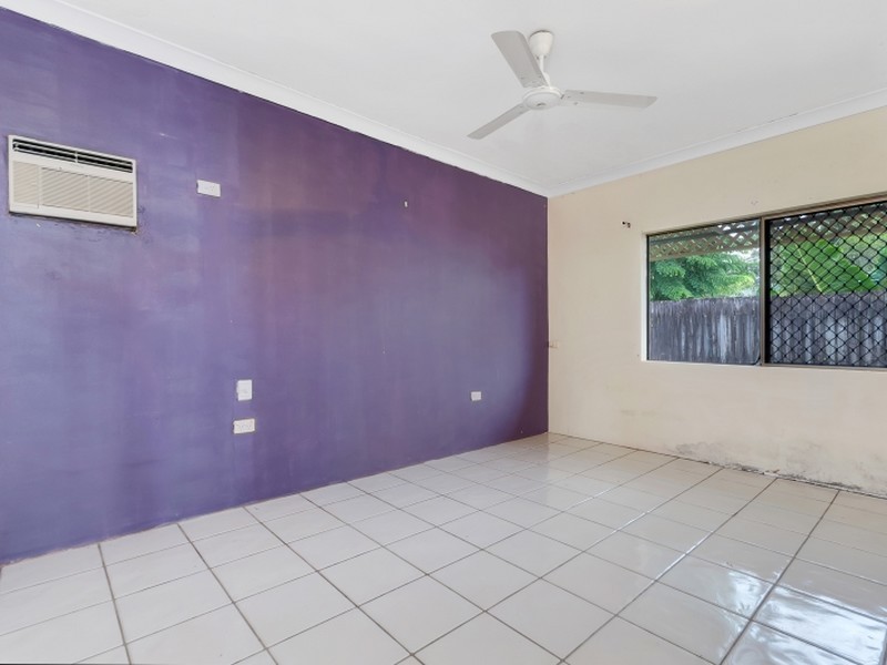 1 Frances Street, Mooroobool QLD 4870