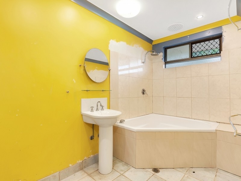 1 Frances Street, Mooroobool QLD 4870