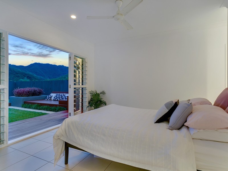 6 Willie Ming Close, Redlynch QLD 4870