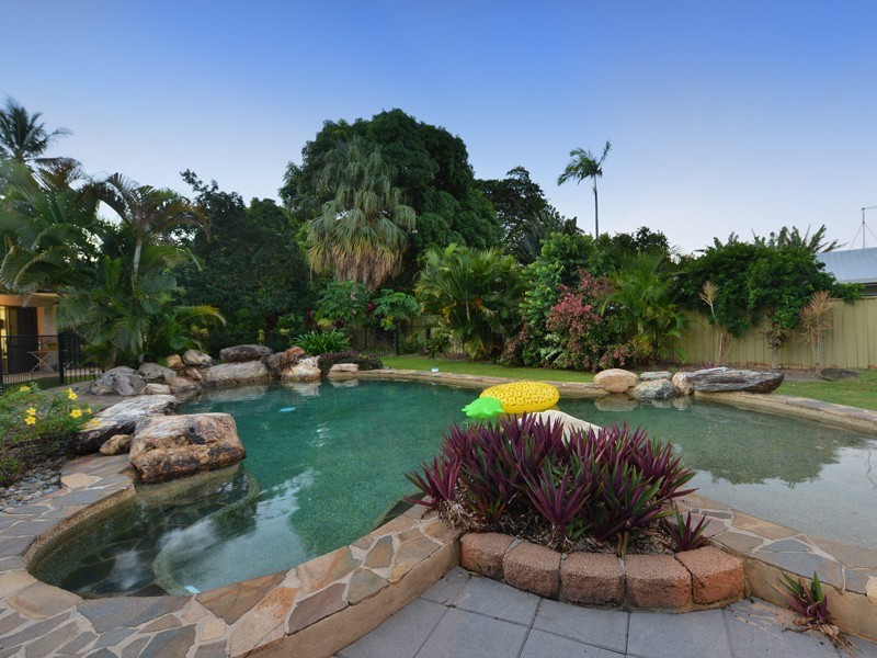 7 Fry Close, Whitfield QLD 4870