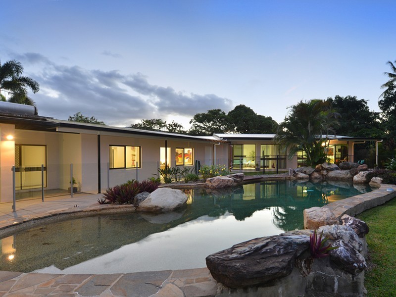 7 Fry Close, Whitfield QLD 4870