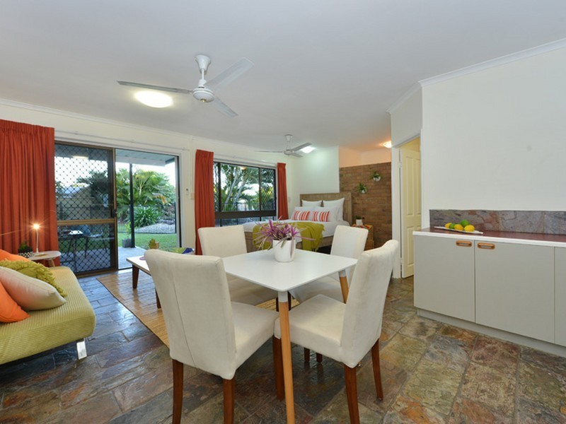 7 Fry Close, Whitfield QLD 4870