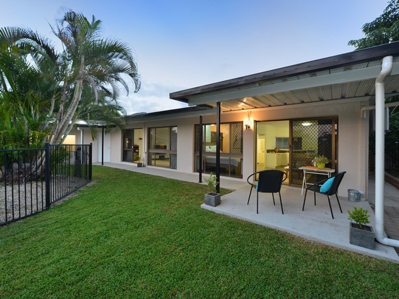 7 Fry Close, Whitfield QLD 4870