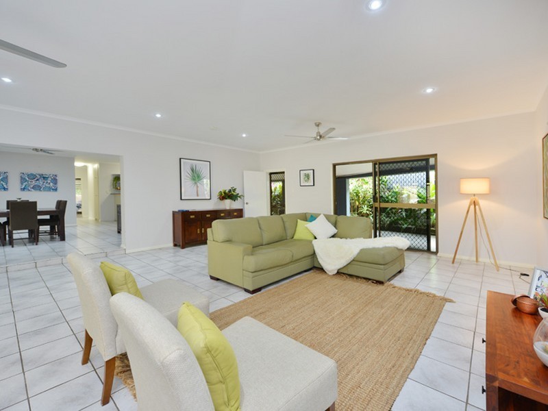 11 Brady Close, Brinsmead QLD 4870