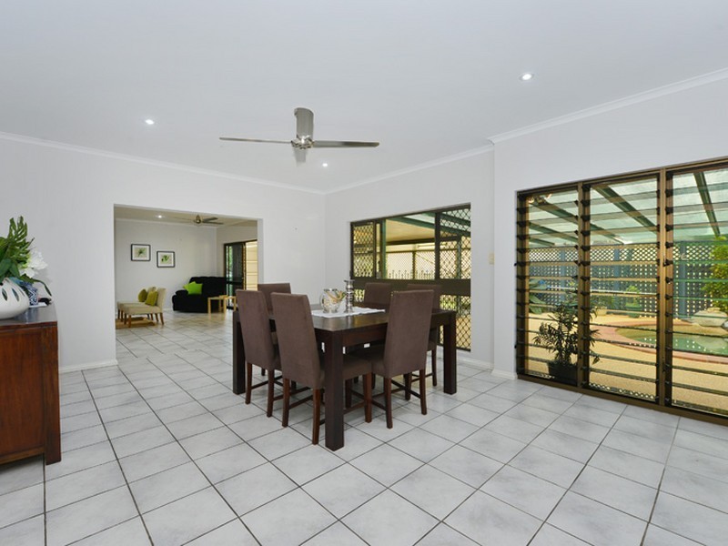 11 Brady Close, Brinsmead QLD 4870