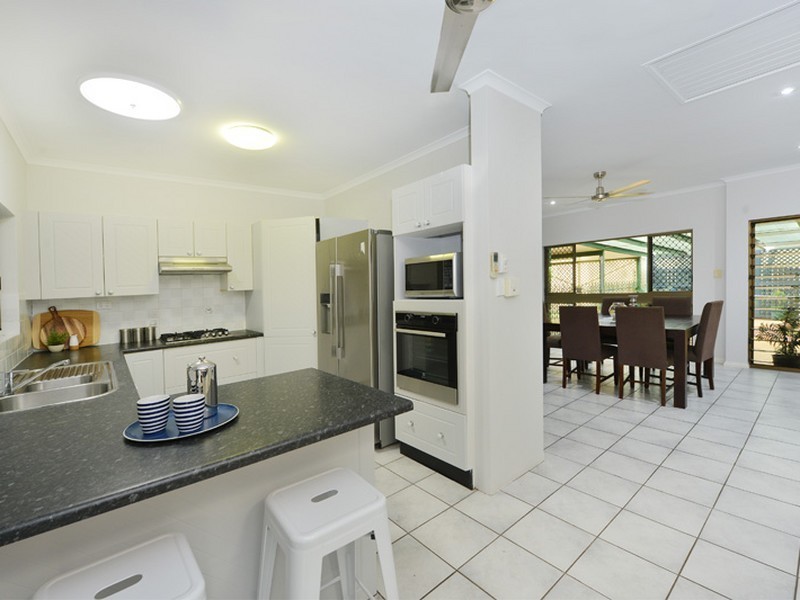 11 Brady Close, Brinsmead QLD 4870