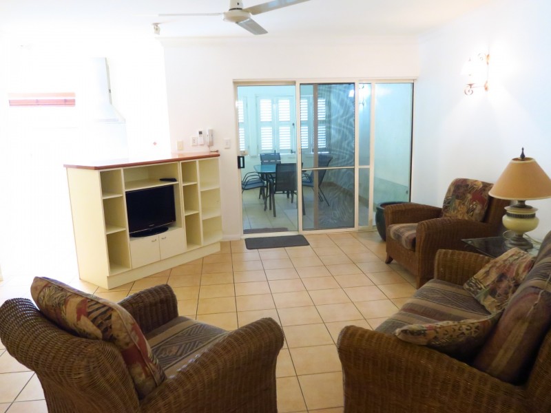 317/2 Greenslopes Street, Cairns North QLD 4870