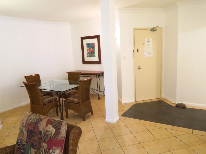 317/2 Greenslopes Street, Cairns North QLD 4870