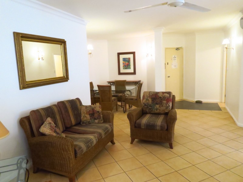 317/2 Greenslopes Street, Cairns North QLD 4870