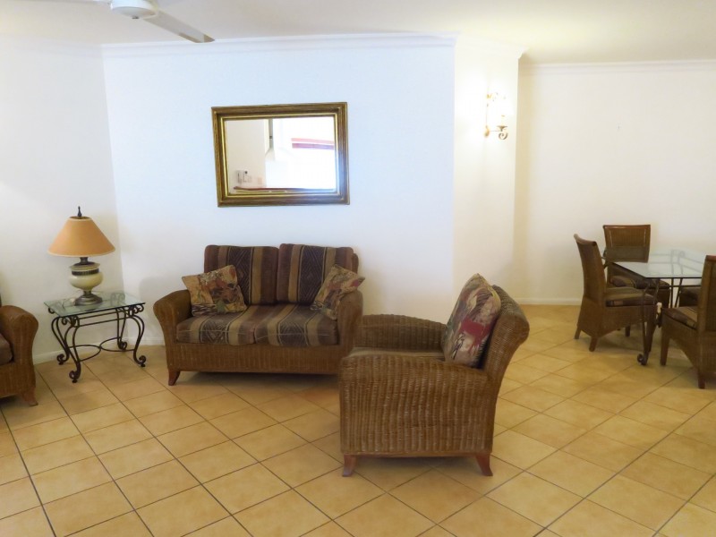 317/2 Greenslopes Street, Cairns North QLD 4870