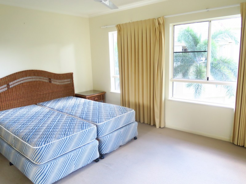 317/2 Greenslopes Street, Cairns North QLD 4870