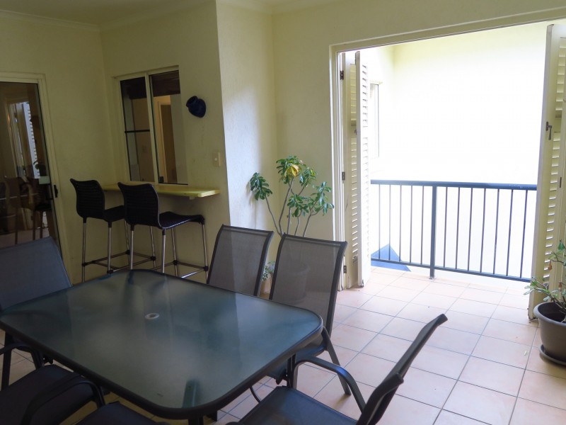317/2 Greenslopes Street, Cairns North QLD 4870