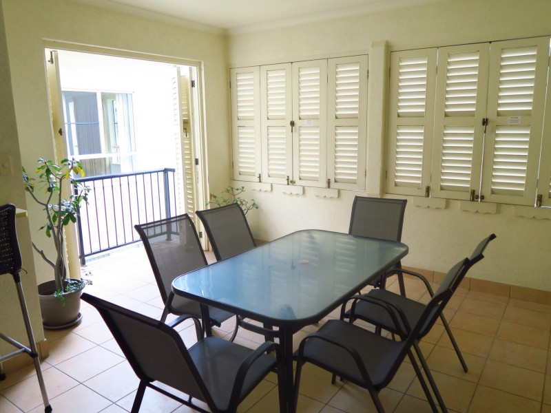 317/2 Greenslopes Street, Cairns North QLD 4870