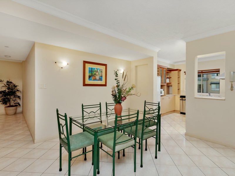 1312/2 Greenslopes Street, Cairns North QLD 4870