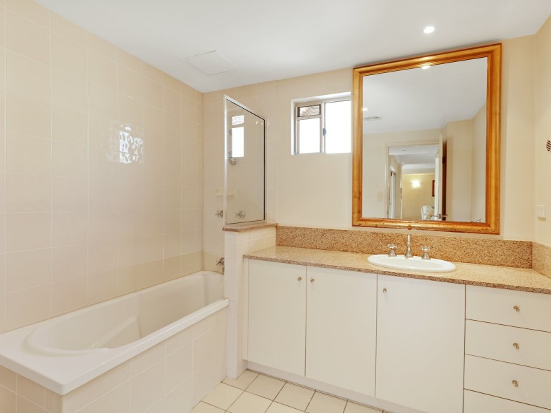 1312/2 Greenslopes Street, Cairns North QLD 4870