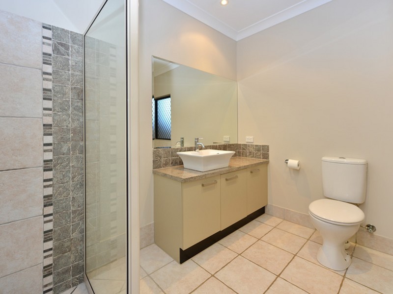 9 Elphinstone Street, Kanimbla QLD 4870