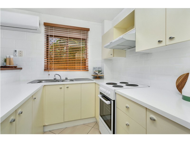 4/235 Mcleod Street, Cairns North QLD 4870