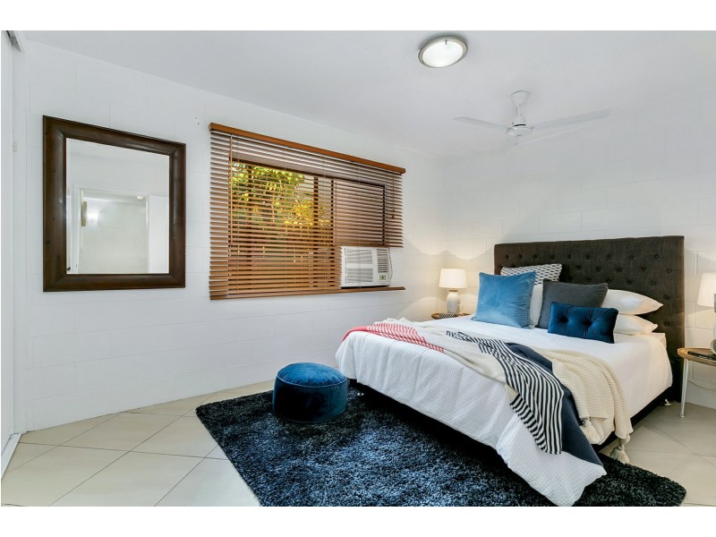 4/235 Mcleod Street, Cairns North QLD 4870
