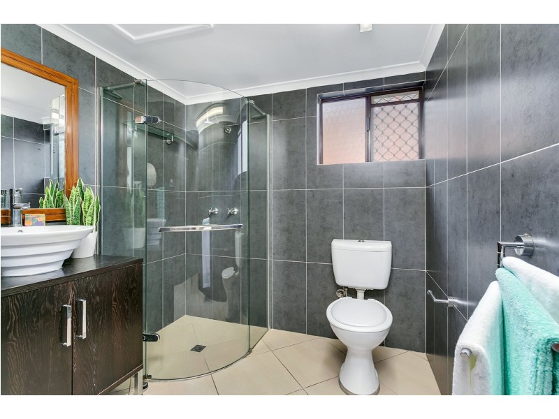 4/235 Mcleod Street, Cairns North QLD 4870