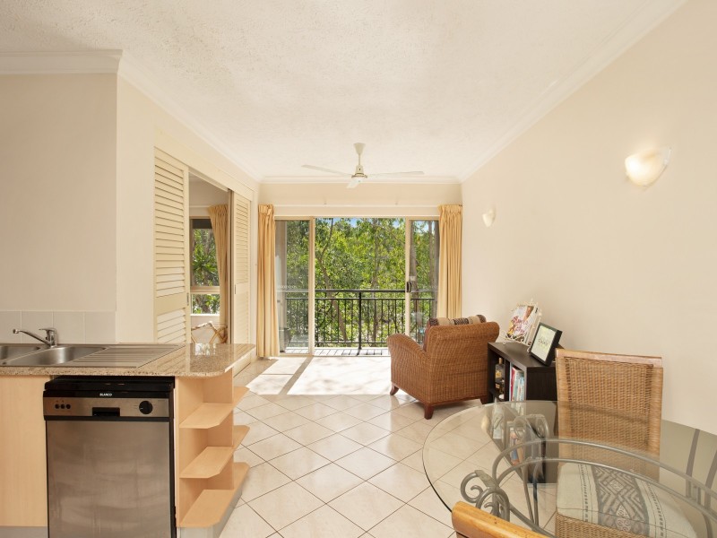 1615/2 Greenslopes Street, Cairns North QLD 4870