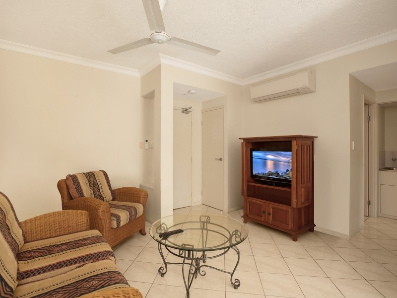 1615/2 Greenslopes Street, Cairns North QLD 4870