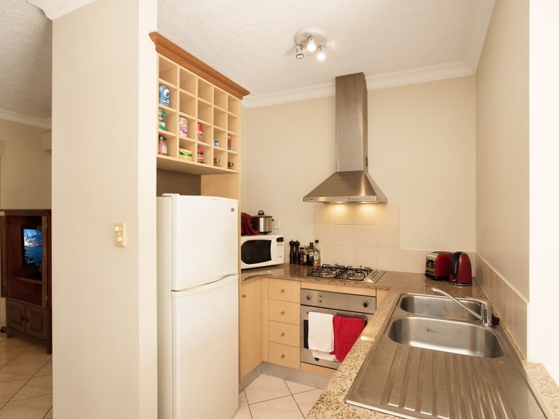 1615/2 Greenslopes Street, Cairns North QLD 4870