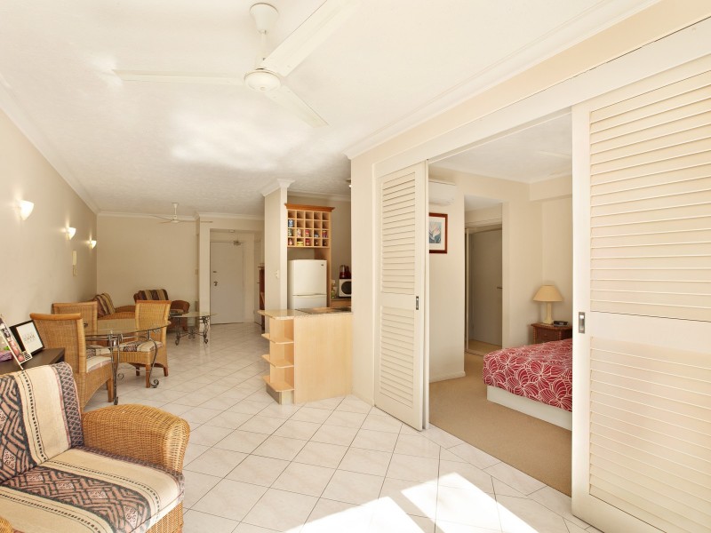 1615/2 Greenslopes Street, Cairns North QLD 4870