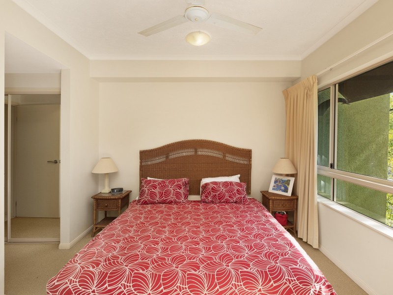 1615/2 Greenslopes Street, Cairns North QLD 4870