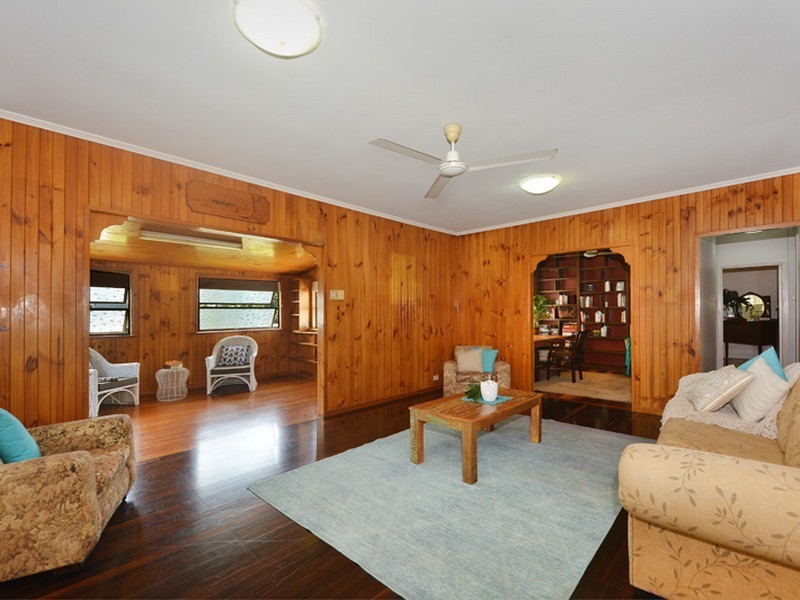 7 Olive Street, Manoora QLD 4870